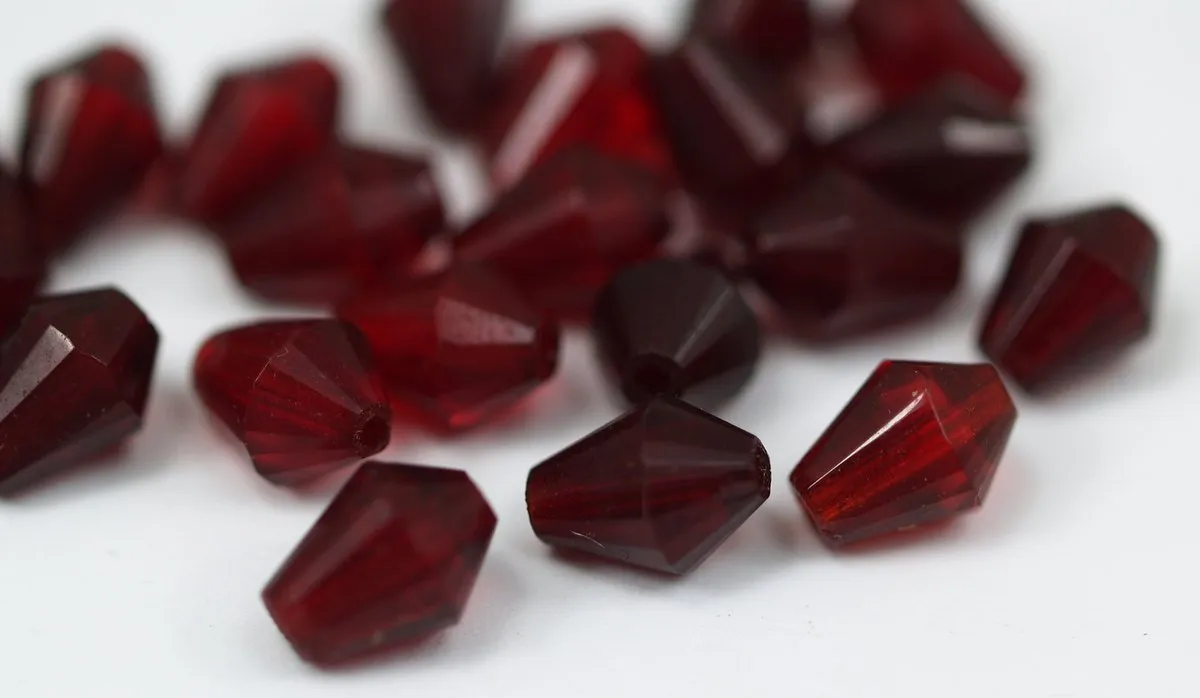 10 Vintage Faceted Cubic Diamond Garnet Red Beads  ( 9x6 mm ) cv38