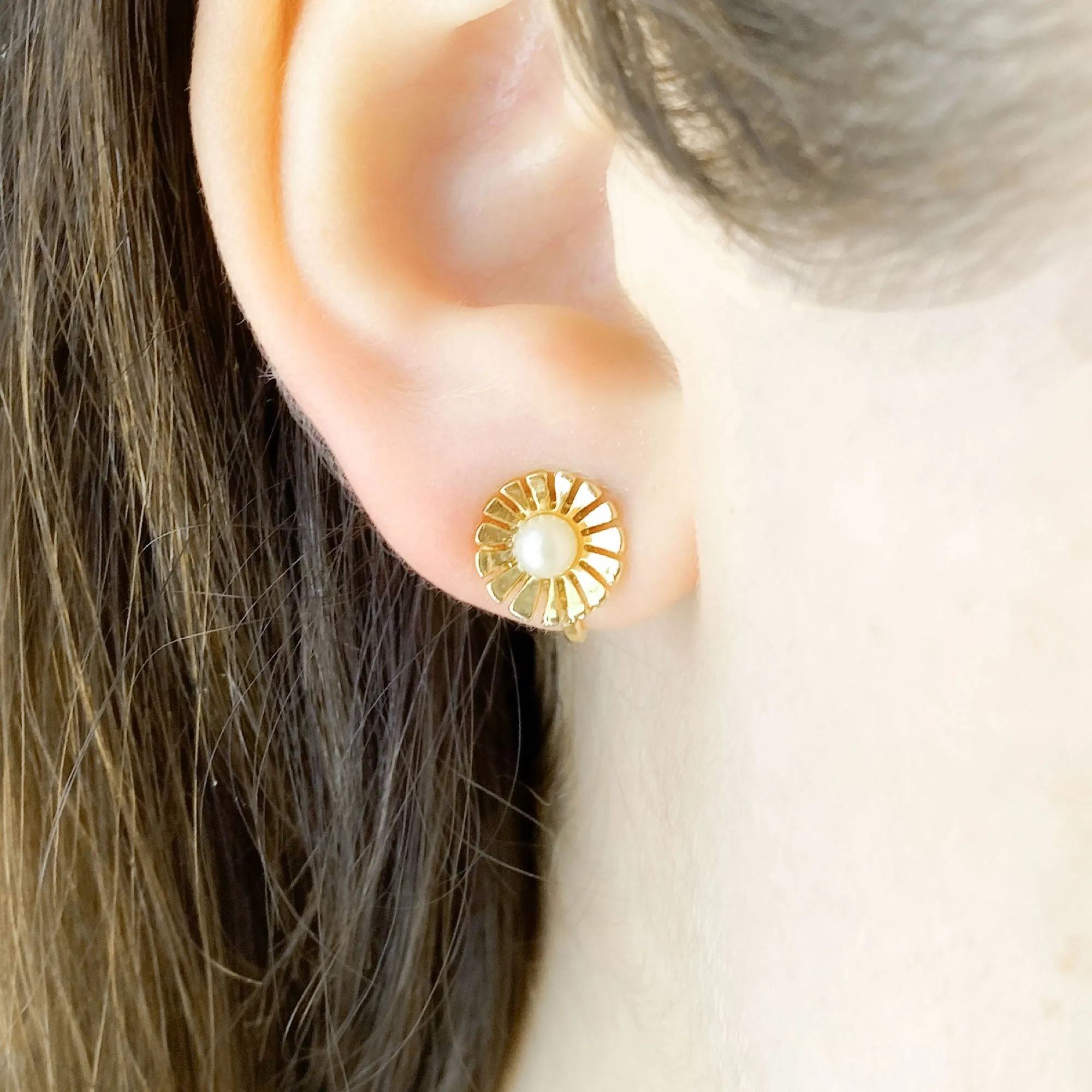 GALLAGHER gold flower clip earrings