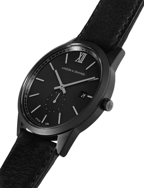 Saxon 39mm, Black Case, Black Leather